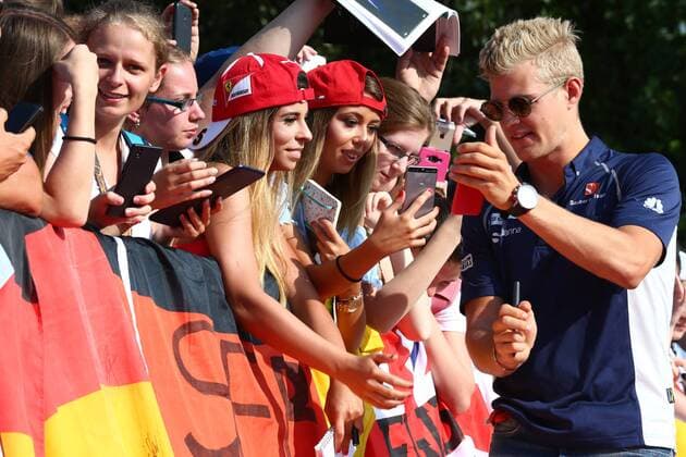 Formel 1, GP Ungarn, Freies Training Hungarian Grand Prix, Hungaroring, Budapest 21 - 24 July 2016 23.07.2016 - Autograph session, Marcus Ericsson (SUE) Sauber C34 