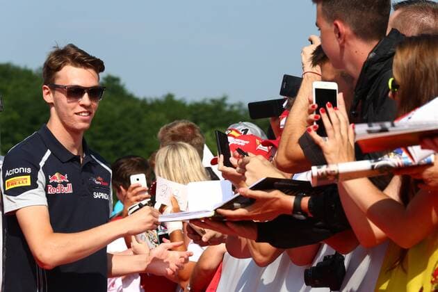 Formel 1, GP Ungarn, Freies Training Hungarian Grand Prix, Hungaroring, Budapest 21 - 24 July 2016 23.07.2016 - Autograph session, Daniil Kvyat (RUS) Scuderia Toro Rosso STR11 