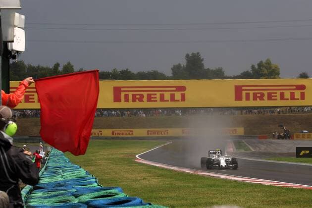Hungarian Grand Prix, Hungaroring, Budapest 21 - 24 July 2016 23.07.2016 - Qualifying, Valtteri Bottas (FIN) Williams FW38 and the red flag 