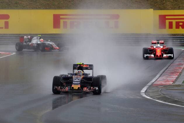 Hungarian Grand Prix, Hungaroring, Budapest 21 - 24 July 2016 23.07.2016 - Qualifying, Carlos Sainz Jr (ESP) Scuderia Toro Rosso STR11 leads Sebastian Vettel (GER) Scuderia Ferrari SF16-H 