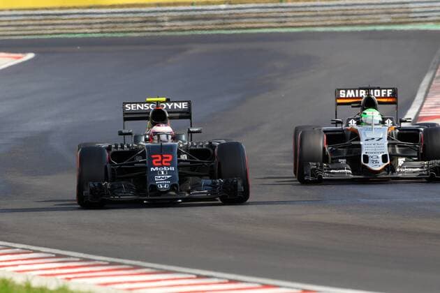 Hungarian Grand Prix, Hungaroring, Budapest 21 - 24 July 2016 23.07.2016 - Qualifying, Jenson Button (GBR) McLaren Honda MP4-31 and Nico Hulkenberg (GER) Sahara Force India F1 VJM09 