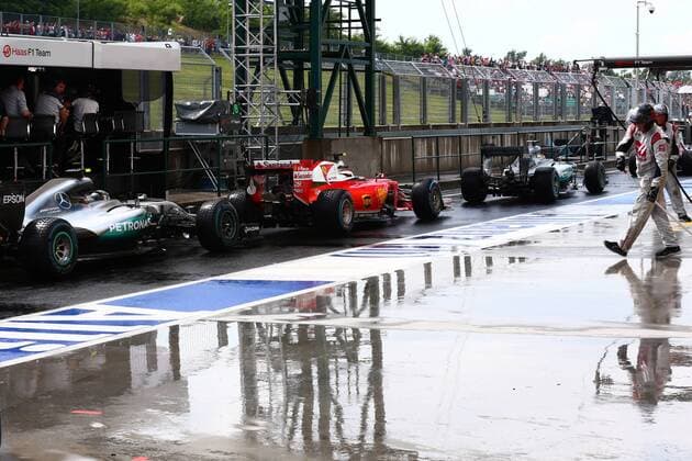 Hungarian Grand Prix, Hungaroring, Budapest 21 - 24 July 2016 23.07.2016 - Qualifying, Nico Rosberg (GER) Mercedes AMG F1 W07 Hybrid, Kimi Raikkonen (FIN) Scuderia Ferrari SF16-H and Lewis Hamilton (GBR) Mercedes AMG F1 W07 Hybrid 