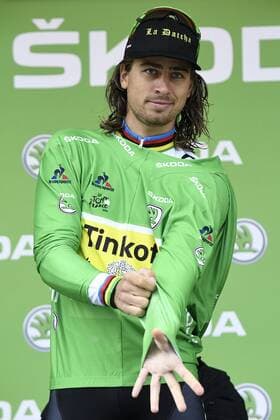 Bilder des Tages - SPORT Tour de France, 20. Etappe Slovakian Peter Sagan of Tinkoff celebrates on the podium in the green jersey of leader in the sprint ranking after the 20th stage at the 103rd edition of the Tour de France cycling race, 146,5 km from Megeve to Morzine, France, on Saturday 23 July 2016. This year s Tour de France takes place from July 2nd to July 24th. YORICKxJANSENS  x04897650x