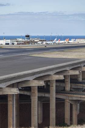 Portugal, Madeira, View of landing and runway of airport  AM000108 Portugal Madeira View of Landing and Runway of Airport  AM000108 model released Symbolfoto  imago 62357117