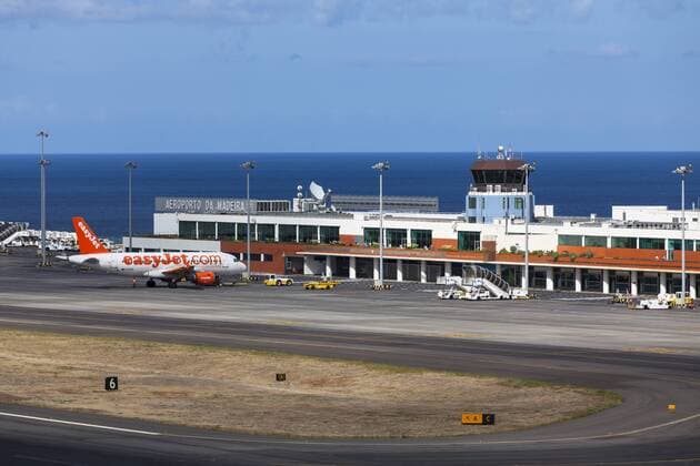 Portugal, Madeira, View of Airbus aeroplane at airport  AM000127 Portugal Madeira View of Airbus Airplane AT Airport  AM000127 model released Symbolfoto  imago 62357136