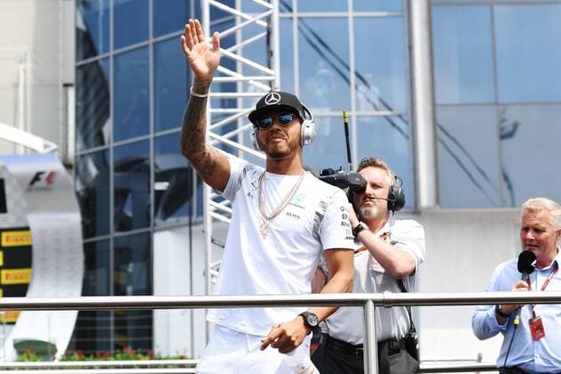 Formel 1, GP Ungarn, Fahrerparade Motorsports: FIA Formula One World Championship WM Weltmeisterschaft 2016, Grand Prix of Hungary, 44 Lewis Hamilton (GBR, Mercedes AMG Petronas Formula One Team), xHOCHxZWEIx