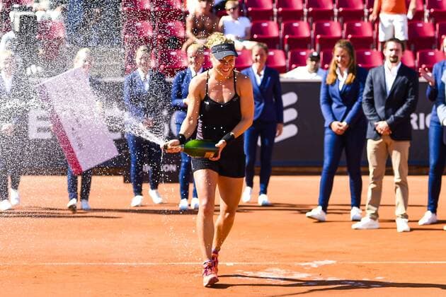 Tennis, Laura Siegemund gewinnt in Bastad ersten WTA-Titel 160724 Laura Siegemund, Tyskland jublar efter finalen i dubbel under dag 8 av Swedish open den 24 juli 2016 i Bastad.  Copyright: MathildaxAhlberg BB160724MA024