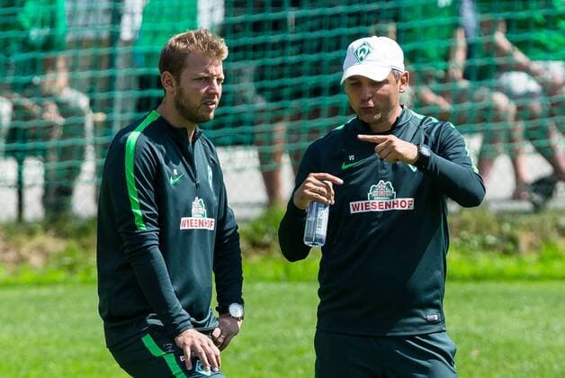 Zell am Ziller, Oesterreich, 24.07.2016, Trainingslager SV Werder Bremen, v-l Co-Trainer Florian Kohfeldt (SVW) Cheftrainer Viktor Skripnik (SVW) ( DeFodi507