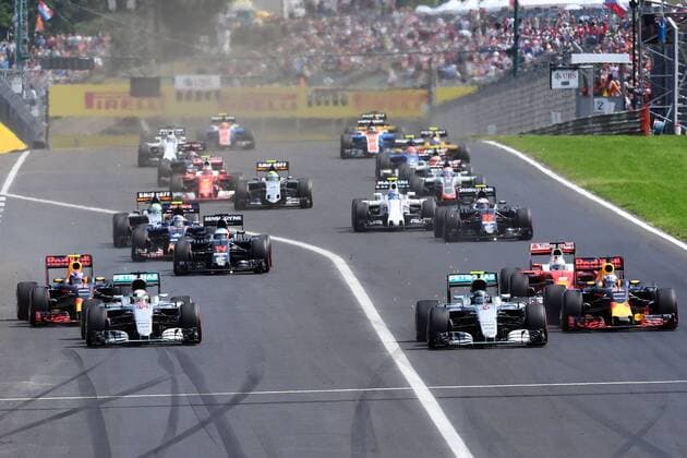 Motorsports: FIA Formula One World Championship WM Weltmeisterschaft 2016, Grand Prix of Hungary, 6 Nico Rosberg (GER, Mercedes AMG Petronas Formula One Team), 44 Lewis Hamilton (GBR, Mercedes AMG Petronas Formula One Team), 3 Daniel Ricciardo (AUS, Red Bull Racing), 33 Max Verstappen (NLD, Red Bull Racing), 5 Sebastian Vettel (GER, Scuderia Ferrari), start, mass, Masse, Menge, viele, many xHOCHxZWEIx