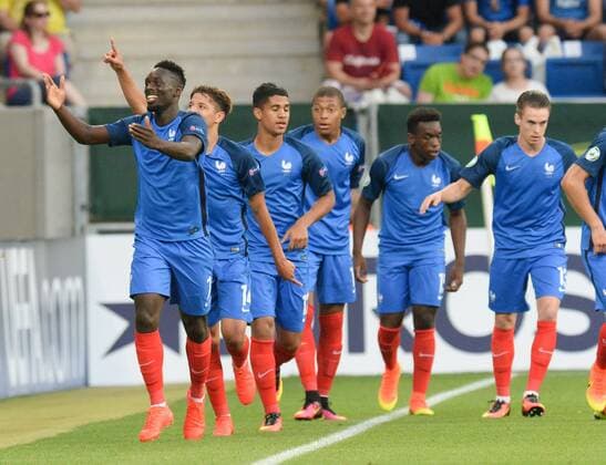24.07.2016, xmhx, Fussball EM 2016 U19 Finale, Italien - Frankreich, emspor v.l. Jean-Kevin Augustin (Frankreich) erzielt ein Tor, Goal scored, Amine Harit (Frankreich), Issa Diop (Frankreich), Christ-Emmanuel Maouassa (Frankreich) Sinsheim