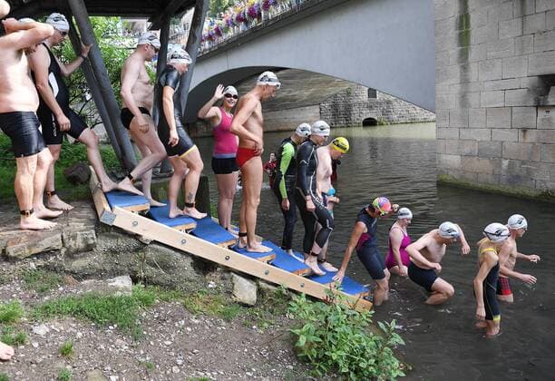 Triathlon 24.07.2016 2. Mey Generalbau Citytriathlon Tuebingen 2016 Schnupperdistanz, Einstieg Schwimmen 