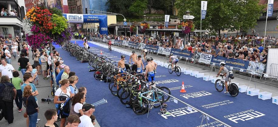 Triathlon 24.07.2016 2. Mey Generalbau Citytriathlon Tuebingen 2016 Sprint-Rennen; Wechselzone Rad 