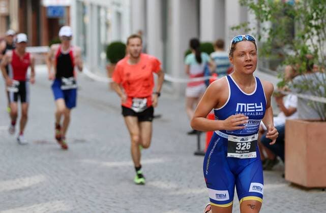 Triathlon 24.07.2016 2. Mey Generalbau Citytriathlon Tuebingen 2016 Sprintdistanz, Laufen; Marie Moeck (re, Mey Generalbau Triathlon Team) 