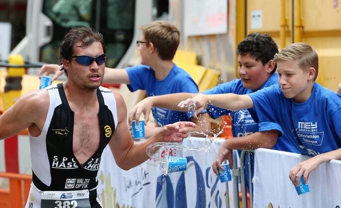 Triathlon 24.07.2016 2. Mey Generalbau Citytriathlon Tuebingen 2016 Sprintdistanz, Laufen; Schmuckbild Wasserstand 