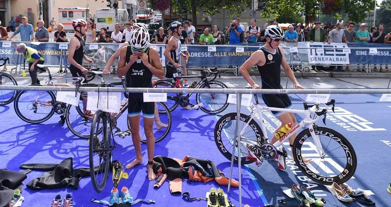 Triathlon 24.07.2016 2. Mey Generalbau Citytriathlon Tuebingen 2016 2. Bundesliga; Wechsel Rad - Laufen 