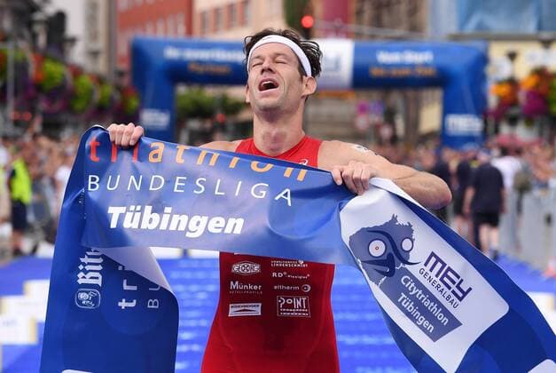 Bilder des Tages - SPORT Triathlon 24.07.2016 2. Mey Generalbau Citytriathlon Tuebingen 2016 1. Bundesliga, Maenner Sieger Sven Riederer (Schweiz, TV Buschhuetten) 