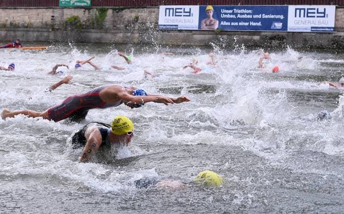 Triathlon 24.07.2016 2. Mey Generalbau Citytriathlon Tuebingen 2016 1. Bundesliga, Maenner Start Schwimmen 