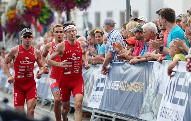 Triathlon 24.07.2016 2. Mey Generalbau Citytriathlon Tuebingen 2016 1. Bundesliga, Maenner, Fuehrungsgruppe Laufen; Steffen Justus (TV Buschhuetten), David Castro (MRRC Triathlon Team) und Sieger Sven Riederer (Schweiz, TV Buschhuetten) 