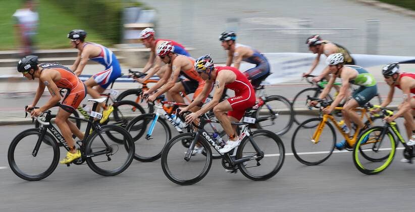Triathlon 24.07.2016 2. Mey Generalbau Citytriathlon Tuebingen 2016 1. Bundesliga, Maenner Radfahren; Sieger Sven Riederer (Mitte Nr. 1, Schweiz, TV Buschhuetten) 