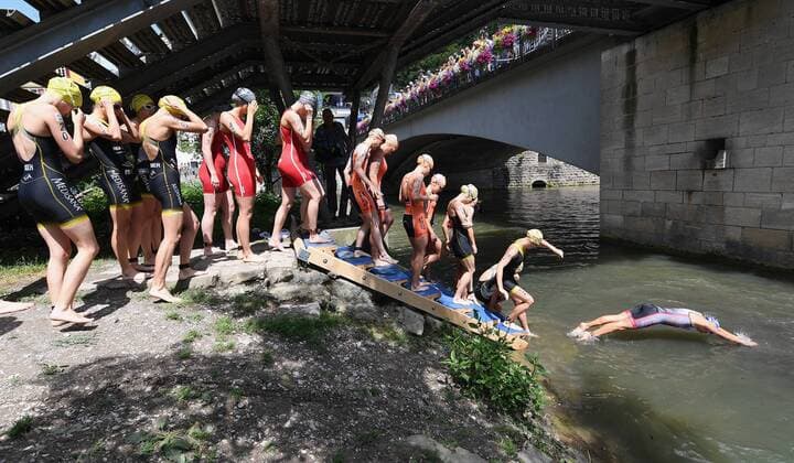 Triathlon 24.07.2016 2. Mey Generalbau Triathlon Tuebingen 2016 1. Bundesliga, Frauen Vorbereitung Start Schwimmen 