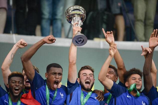 Fußball, U19 EM, Finale, Frankreich ist Europameister 24.07.2016, xmhx, Fussball EM 2016 U19 Finale, Italien - Frankreich, emspor, Jubel bei Paul Bernardorni (Frankreich), Jerome Onguene (Frankreich), Issa Diop (Frankreich) Jean-Kevin Augustin (Frankreich), Lucas Tousart (Frankreich), Kylian Mbappe (Frankreich), Ludovic Blas (Frankreich) Clement Michelin (Frankreich), Amine Harit (Frankreich) Christ-Emmanuel Maouassa (Frankreich), Denis Will Poha (Frankreich), Quentin Braat (Frankreich), Enock Kwateng (Frankreich) Olivier Boscagli (Frankreich), Jeremy Gelin (Frankreich), Florian Aye (Frankreich), Marcus Thuram (Frankreich), Jeando Fuchs (Frankreich), Ludovic Batelli (Trainer Frankreich) Sinsheim