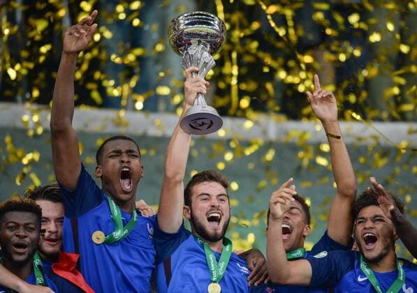24.07.2016, xmhx, Fussball EM 2016 U19 Finale, Italien - Frankreich, emspor, Jubel bei Paul Bernardorni (Frankreich), Jerome Onguene (Frankreich), Issa Diop (Frankreich) Jean-Kevin Augustin (Frankreich), Lucas Tousart (Frankreich), Kylian Mbappe (Frankreich), Ludovic Blas (Frankreich) Clement Michelin (Frankreich), Amine Harit (Frankreich) Christ-Emmanuel Maouassa (Frankreich), Denis Will Poha (Frankreich), Quentin Braat (Frankreich), Enock Kwateng (Frankreich) Olivier Boscagli (Frankreich), Jeremy Gelin (Frankreich), Florian Aye (Frankreich), Marcus Thuram (Frankreich), Jeando Fuchs (Frankreich), Ludovic Batelli (Trainer Frankreich) Sinsheim
