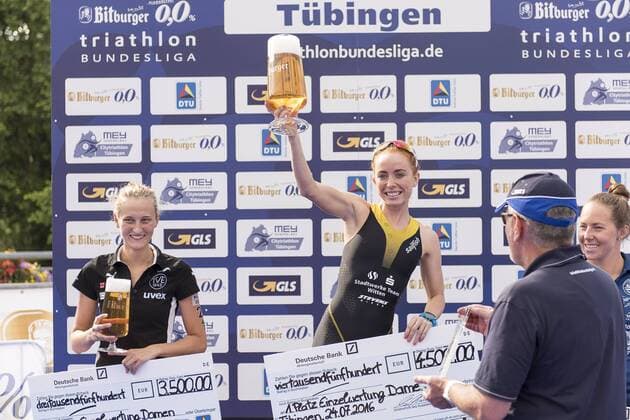 Erste, Charlotte McShane, zweite Anabel Knoll, 1. Bitburger 0,0% Triathlon-Bundesliga, Herren, Mey Generalbau Citytriathlon Tuebingen, DTU-Roadshow 2016, Deutsche Triathlon Union, 24.07.2016, Tuebingen Copyright: Walther Eibner-Pressefoto EP_SWR