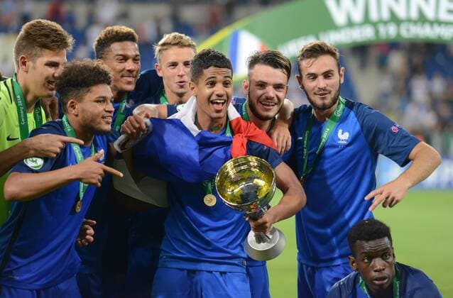 24.07.2016, xmhx, Fussball EM 2016 U19 Finale, Italien - Frankreich, emspor, Jubel bei Paul Bernardorni (Frankreich), Jerome Onguene (Frankreich), Issa Diop (Frankreich) Jean-Kevin Augustin (Frankreich), Lucas Tousart (Frankreich), Kylian Mbappe (Frankreich), Ludovic Blas (Frankreich) Clement Michelin (Frankreich), Amine Harit (Frankreich) Christ-Emmanuel Maouassa (Frankreich), Denis Will Poha (Frankreich), Quentin Braat (Frankreich), Enock Kwateng (Frankreich) Olivier Boscagli (Frankreich), Jeremy Gelin (Frankreich), Florian Aye (Frankreich), Marcus Thuram (Frankreich), Jeando Fuchs (Frankreich), Ludovic Batelli (Trainer Frankreich) Sinsheim