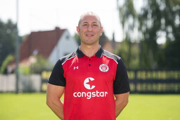 Fußball, GER, 2.Bundesliga, Porträttermin 2016 2017, FC St.Pauli, Osteopath Petros Katsares