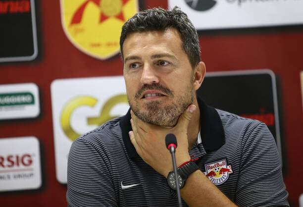 Fußball, CL Quali, Red Bull Salzburg - PK SOCCER - CL, quali, Tirana vs RBS TIRANA,ALBANIA,25.JUL.16 - SOCCER - UEFA Champions League, qualification, FK Partizani Tirana vs Red Bull Salzburg, RBS press conference PK Pressekonferenz Image shows head coach Oscar Garcia (RBS). GEPAxpictures xFelixxRoittner
