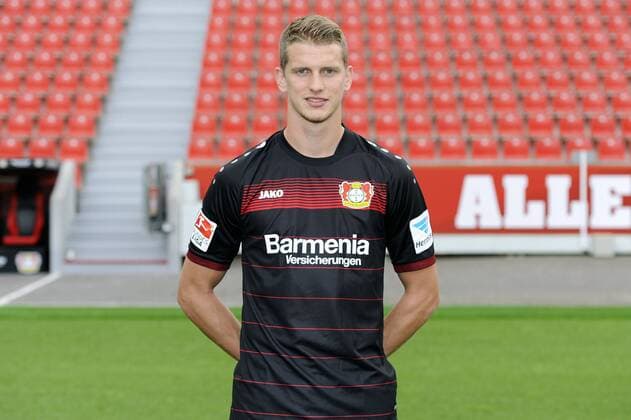 Porträt: Fußball, GER, 1.BL, Bundesliga, Liga, Porträttermin 2016 2017, Bayer Leverkusen: Lars Bender (Leverkusen). Einzelbild, Portrait, Porträt.