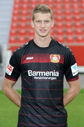 Porträt: Fußball, GER, 1.BL, Bundesliga, Liga, Porträttermin 2016 2017, Bayer Leverkusen: Lars Bender (Leverkusen). Einzelbild, Portrait, Porträt.