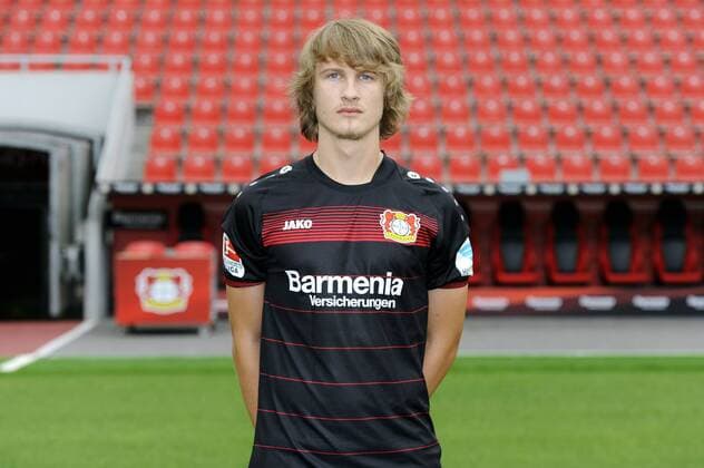 Porträt: Fußball, GER, 1.BL, Bundesliga, Liga, Porträttermin 2016 2017, Bayer Leverkusen: Tin Jedvaj (Leverkusen). Einzelbild, Portrait, Porträt.