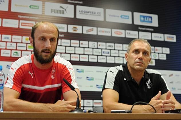 Viktoria Plzen soccer player Roman Hubnik (left) and coach Roman Pivarnik speak during the press conference PK Pressekonferenz prior to 3rd qualifying round of football Champions League, 1st leg: Viktoria Plzen vs Karabach in Plzen, Czech Republic, July 25, 2016. (CTKxPhoto PavelxNemecek) CTKPhotoP201607250688701  nmc2