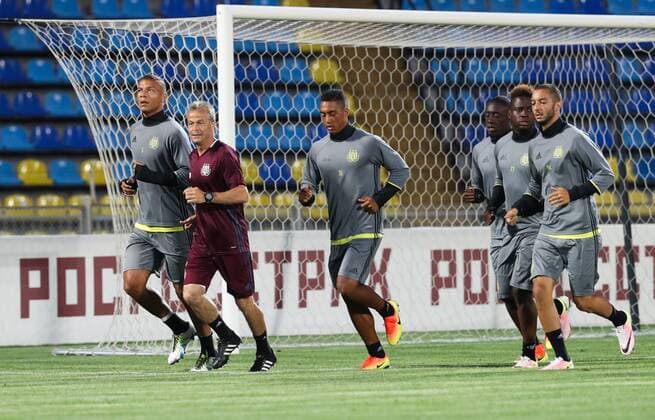 Anderlecht s Sebastien De Maio, Anderlecht s physical trainer Thomas Binggeli and Anderlecht s Youri Tielemans pictured during a training session of Belgian first league soccer team RSC Anderlecht in Rostov-on-Don, Russia, Monday 25 July 2016. Tomorrow Anderlecht is playing the first leg of the third qualification round for the Champions League competition against Russian team FC Rostov. VIRGINIExLEFOUR  x04898687x