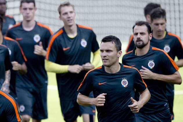 Soccer player of Sparta Praha David Lafata (front) in action during the training session prior to 3rd qualifying round of football Champions League, 1st leg: Sparta Praha vs Steaua Bucharest in Prague, Czech Republic, July 25, 2016. (CTKxPhoto MichalxKamaryt) CTKPhotoP201607250745901  kmt 2