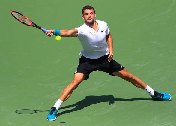 (160726) -- TORONTO, July 26, 2016 -- Grigor Dimitrov of Bulgaria returns the ball against Yuichi Sugita of Japan during their first round of men s singles match at the 2016 Rogers Cup in Toronto, Canada, July 25, 2016. Grigor Dimitrov won 2-1. )(hcs) (SP)CANADA-TORONTO-TENNIS-ROGERS CUP-MEN S SINGLES ZouxZheng 