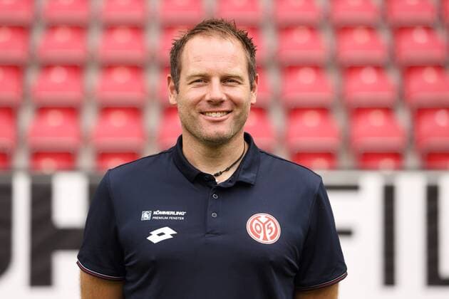STEFAN STUEWE PHYSIOTHERAPEUT FUSSBALL, GER, 1. LIGA, BUNDESLIGA, PORTRAETTERMIN 2016 2017, FSV MAINZ 05 