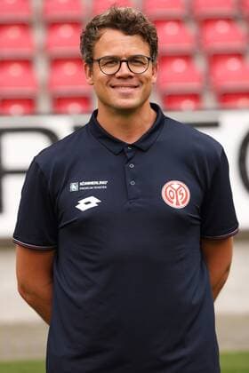 STEFFEN TROESTER PHYSIOTHERAPEUT FUSSBALL, GER, 1. LIGA, BUNDESLIGA, PORTRAETTERMIN 2016 2017, FSV MAINZ 05 