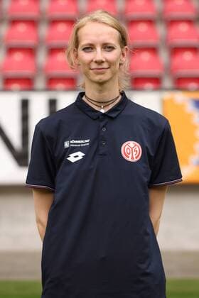DR. KATHRIN STELZER AERTZTIN FUSSBALL, GER, 1. LIGA, BUNDESLIGA, PORTRAETTERMIN 2016 2017, FSV MAINZ 05 
