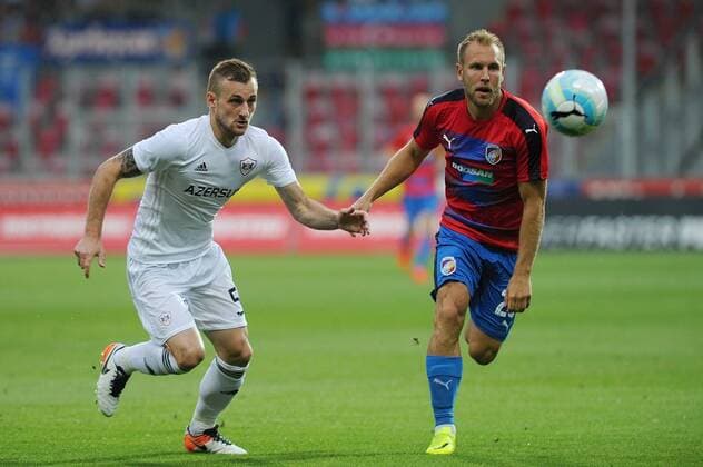 Maxim Medvedev of Steaua, left, and Daniel Kolar of Sparta in action during the 3rd qualifying round of football Champions League, 1st leg: Sparta Praha vs Steaua Bucharest in Prague, Czech Republic, July 26, 2016. (CTKxPhoto MichalxKamaryt) CTKPhotoP201607260932701  nmc1