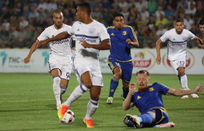 Anderlecht s Sofiane Hanni (L) scoring the 0-1 goal during the first leg of the third qualification round between Belgian first league soccer team RSC Anderlecht and Russian team FC Rostov in the Champions League competition, on Tuesday 26 July 2016, in Rostov-on-Don, Russia. VIRGINIExLEFOUR  x04899204x