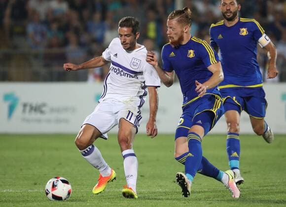 Anderlecht s Alexandru Chipciu and Rostov s Ivan Novoseltsev fight for the ball during the first leg of the third qualification round between Belgian first league soccer team RSC Anderlecht and Russian team FC Rostov in the Champions League competition, on Tuesday 26 July 2016, in Rostov-on-Don, Russia. VIRGINIExLEFOUR  x04899207x