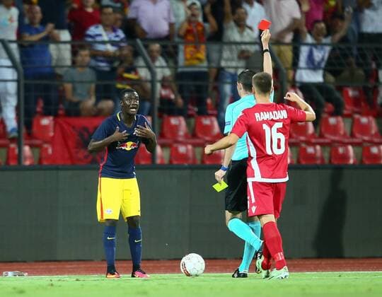 SOCCER - CL, quali, Tirana vs RBS ELBASAN,ALBANIA,26.JUL.16 - SOCCER - UEFA Champions League, qualification, FK Partizani Tirana vs Red Bull Salzburg. Image shows Diadie Samassekou (RBS) and referee Michael Oliver. Keywords: red card. GEPAxpictures xFelixxRoittner