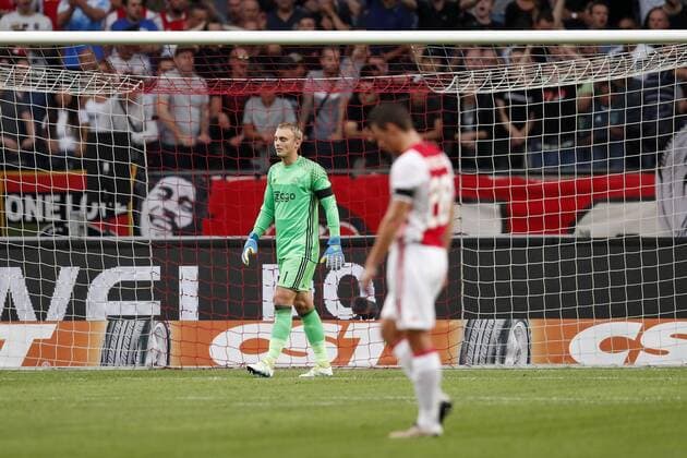 (L-R) goalkeeper Jasper Cillessen of Ajax, Nick Viergever of Ajax during the UEFA Champions League Third qualifying round first leg match between Ajax Amsterdam and PAOK Saloniki on July 26, 2016 at the Amsterdam Arena in Amsterdam, The Netherlands. Ajax v PAOK Saloniki UEFA Champions League 2016 2017 xVIxxIVx 5898188