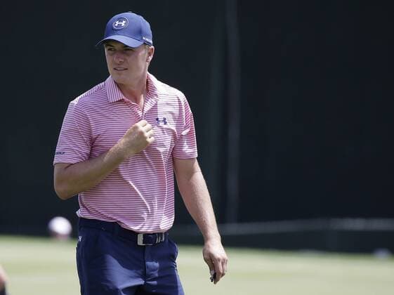 Jordan Spieth walks off of the 18th green after his practice round at the PGA Golf Herren Championship at Baltusrol Golf Club in Springfield, New Jersey on July 26, 2016.  PGA20160726106 JOHNxANGELILLO
