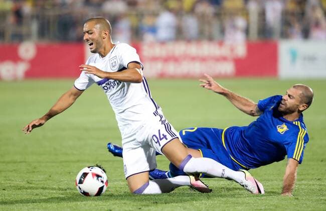 Anderlecht s Sofiane Hanni and Rostov s Timofei Kalachev fight for the ball during the first leg of the third qualification round between Belgian first league soccer team RSC Anderlecht and Russian team FC Rostov in the Champions League competition, on Tuesday 26 July 2016, in Rostov-on-Don, Russia. VIRGINIExLEFOUR  x04899271x