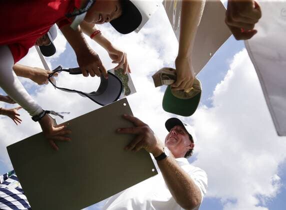 Phil Mickelson signs autographs after his practice round at the PGA Golf Herren Championship at Baltusrol Golf Club in Springfield, New Jersey on July 26, 2016.  PGA20160726128 JOHNxANGELILLO