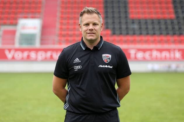 1. Bundesliga - Fußball - GER - FC Ingolstadt 04 - 2016 2017- Porträttermin - Physiotherapeut Benjamin Sommer 1. BL - FC Ingolstadt 04 Saison 2016 2017