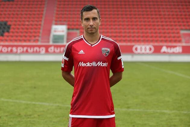 1. Bundesliga - Fußball - GER - FC Ingolstadt 04 - 2016 2017- Porträttermin - Markus Suttner (29, FCI) 1. BL - FC Ingolstadt 04 Saison 2016 2017